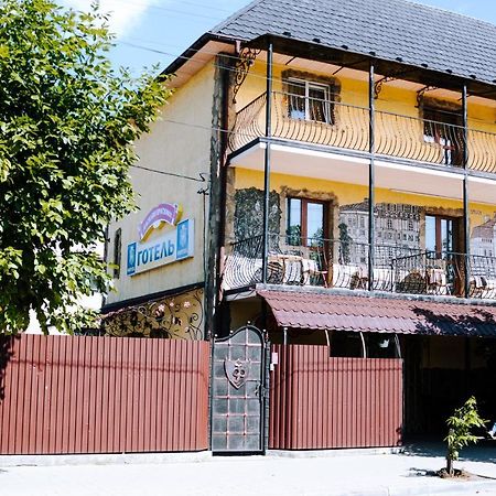 Filvarok Hotel Броды Экстерьер фото